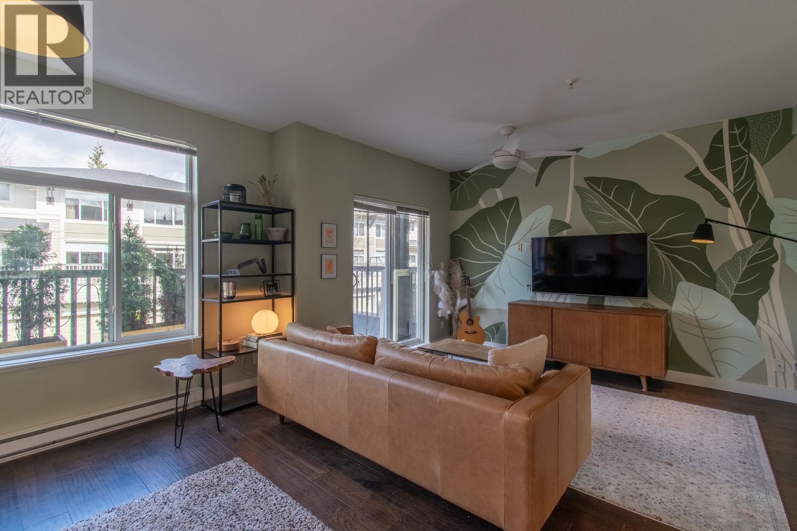 2 40632 GOVERNMENT ROAD, Squamish