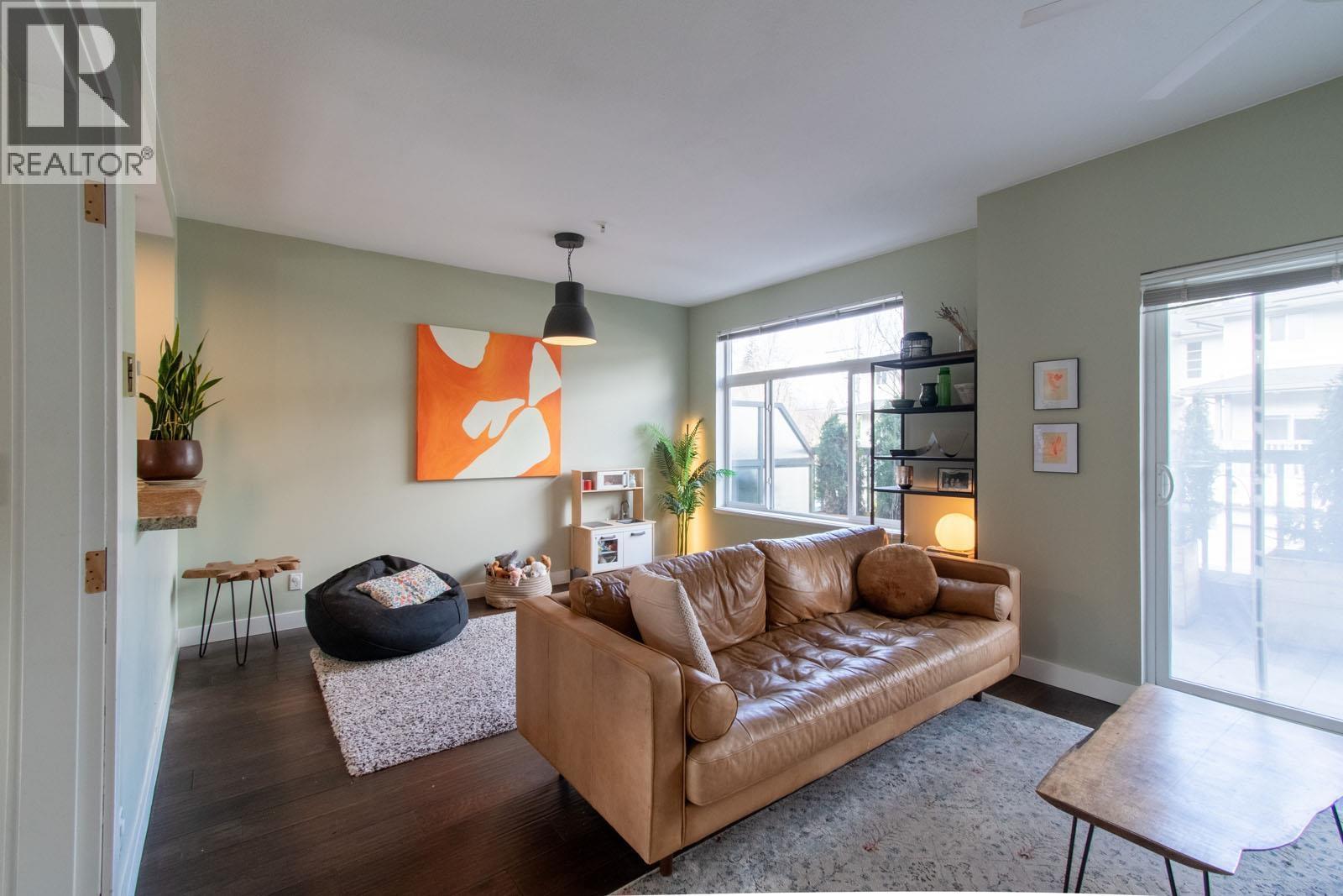 2 40632 GOVERNMENT ROAD, Squamish