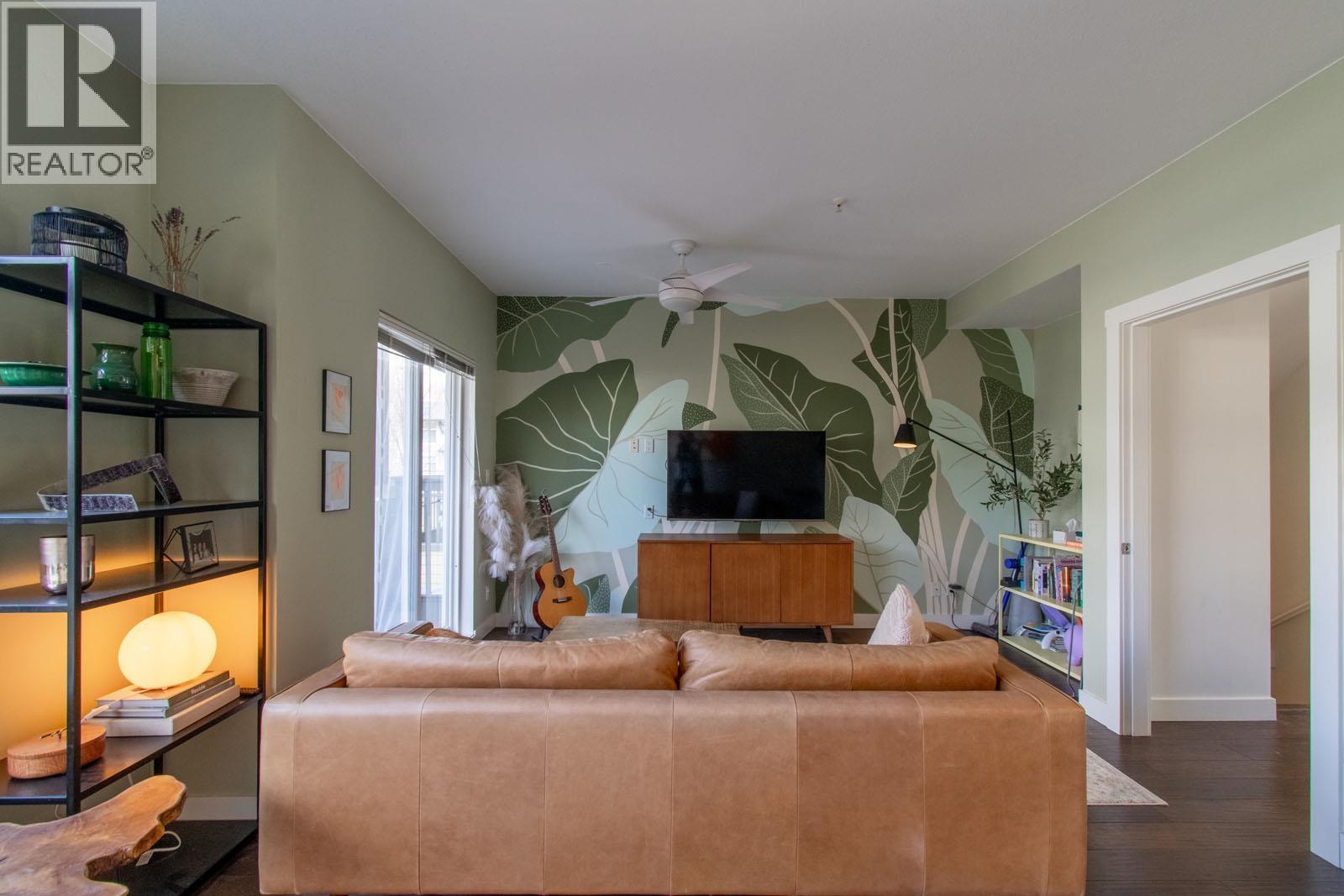 2 40632 GOVERNMENT ROAD, Squamish