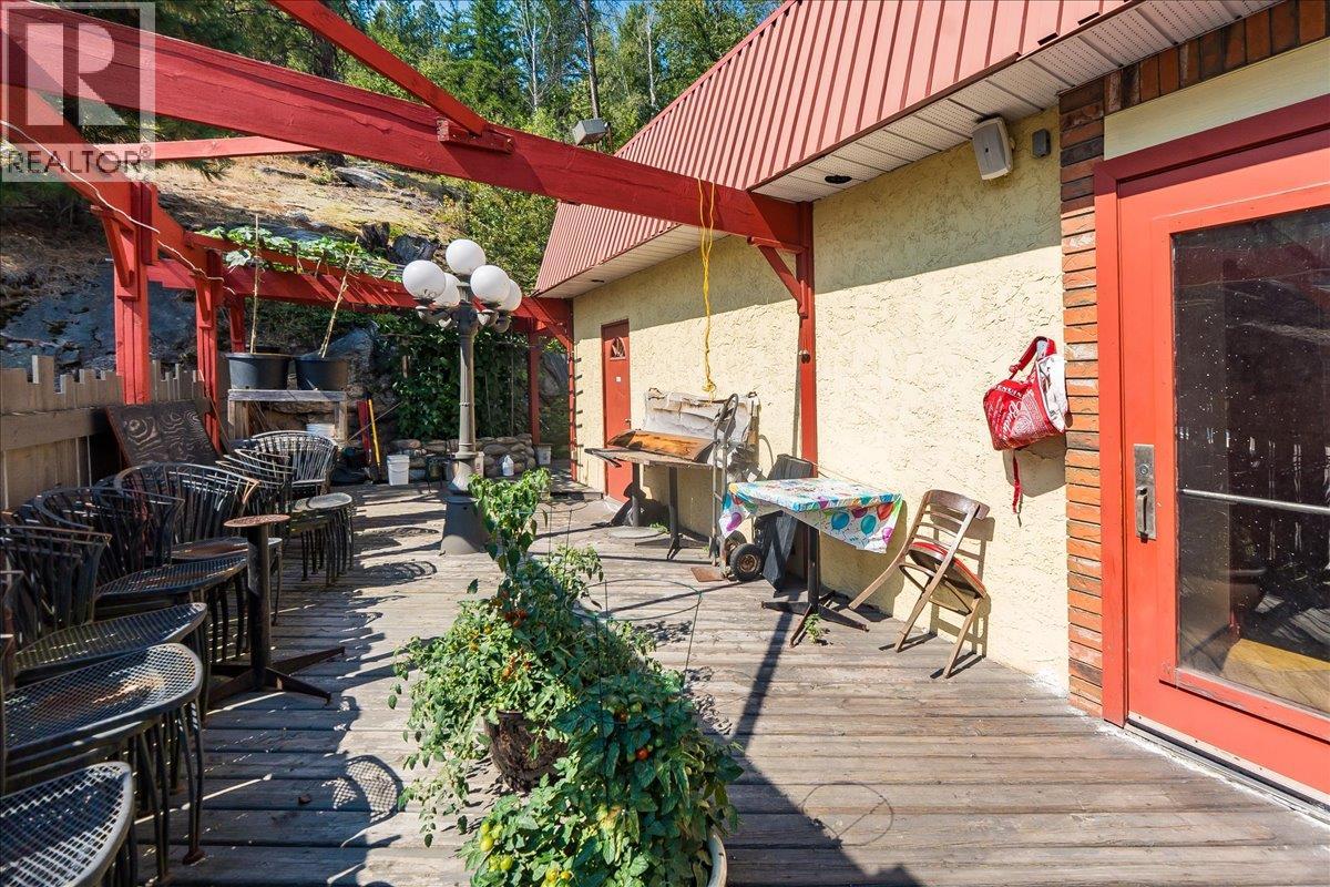  Columbia Avenue, Castlegar