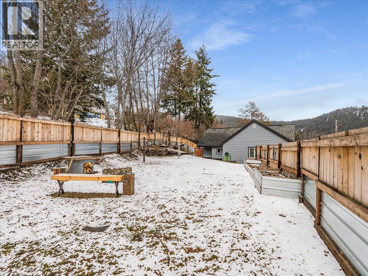 2043 Park Street, Rossland