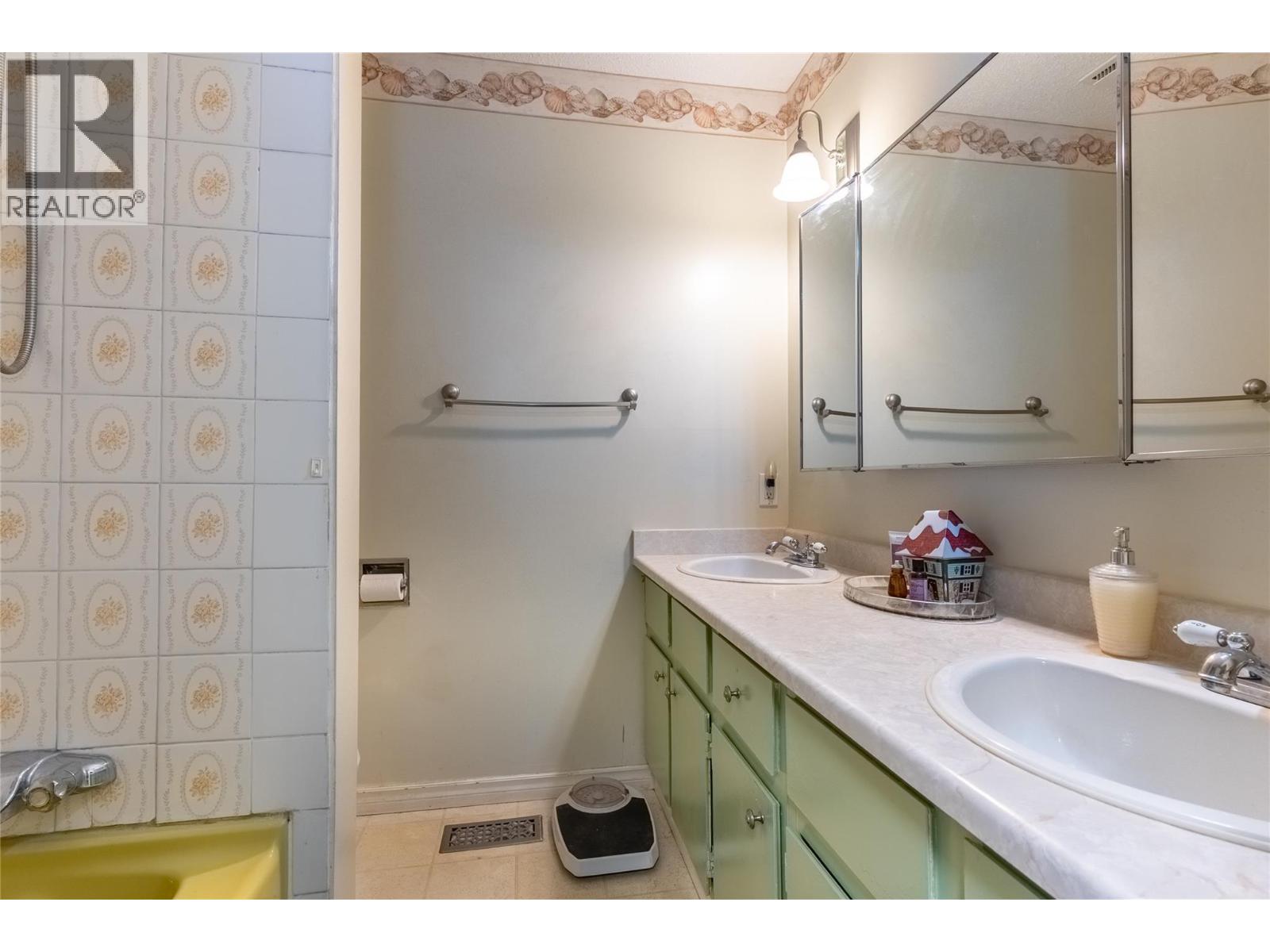 52 BRECCIA Drive, Logan Lake