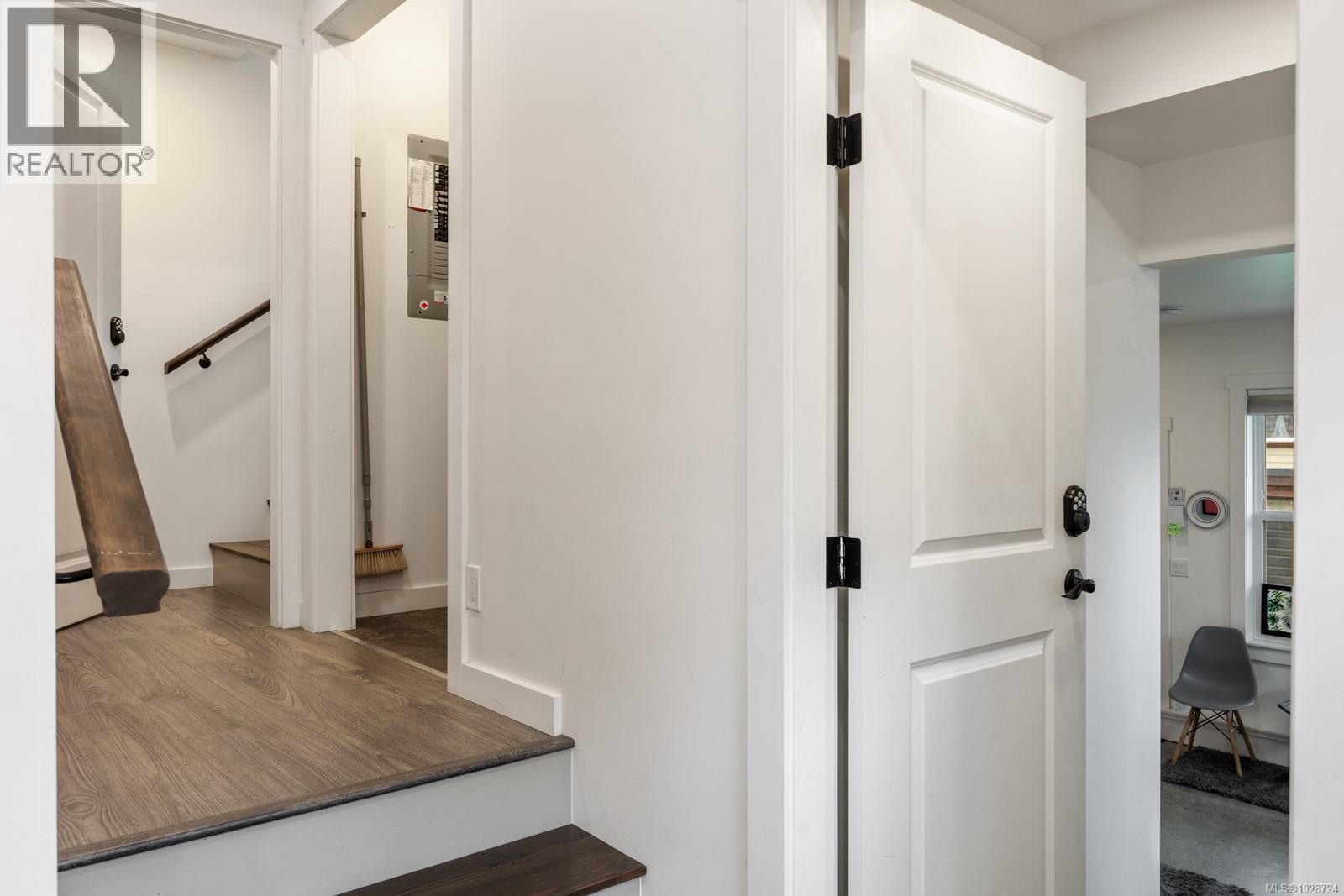 3328 Third St - 15