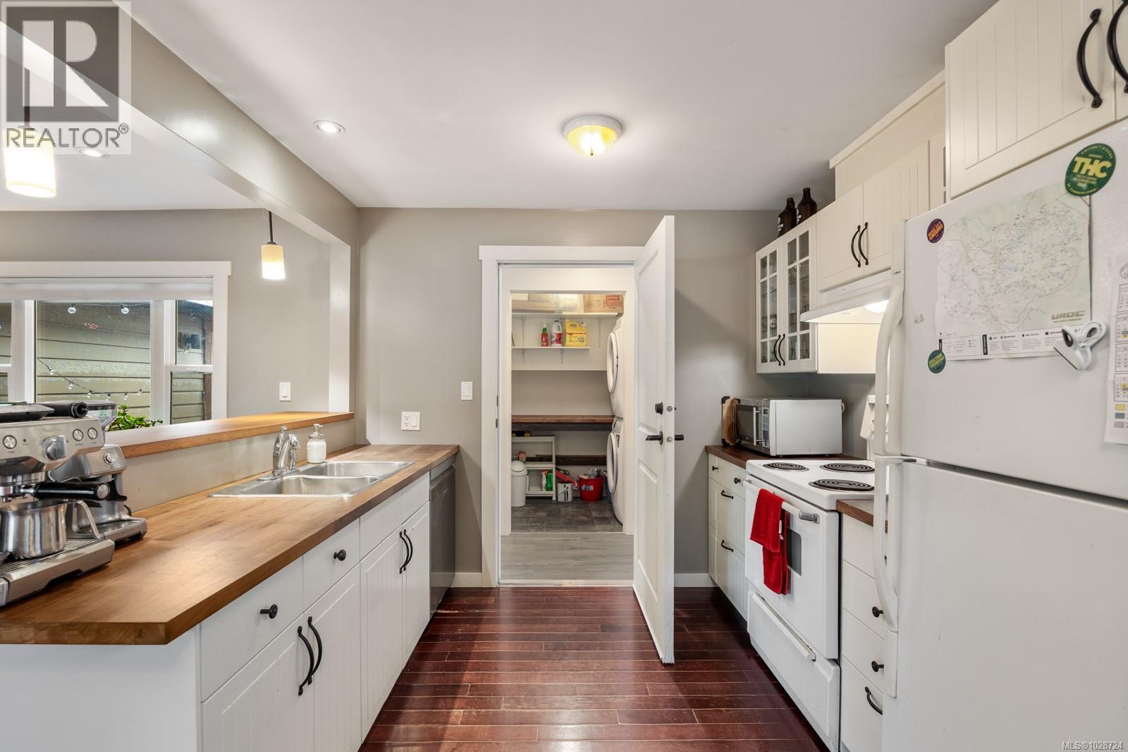 3328 Third St - 22