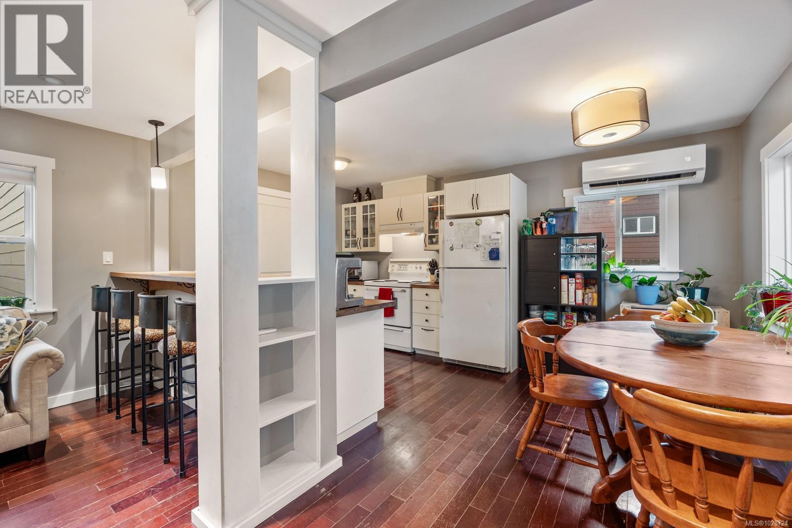3328 Third St - 24