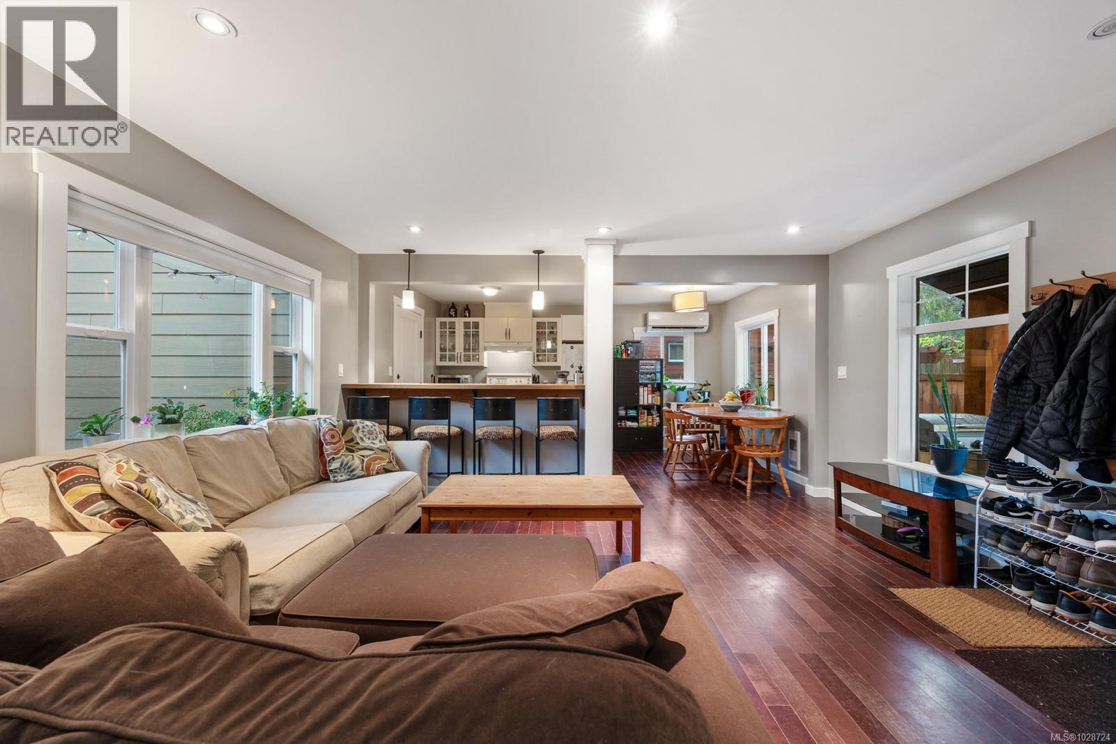 3328 Third St - 26
