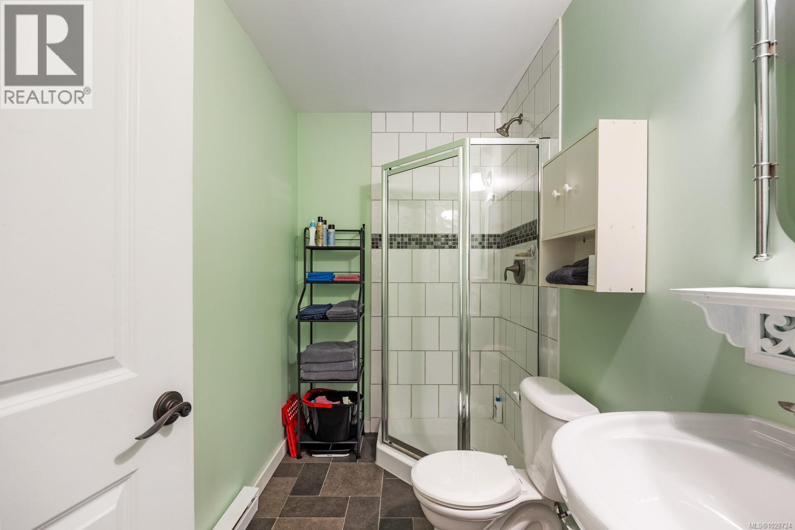 3328 Third St - 33