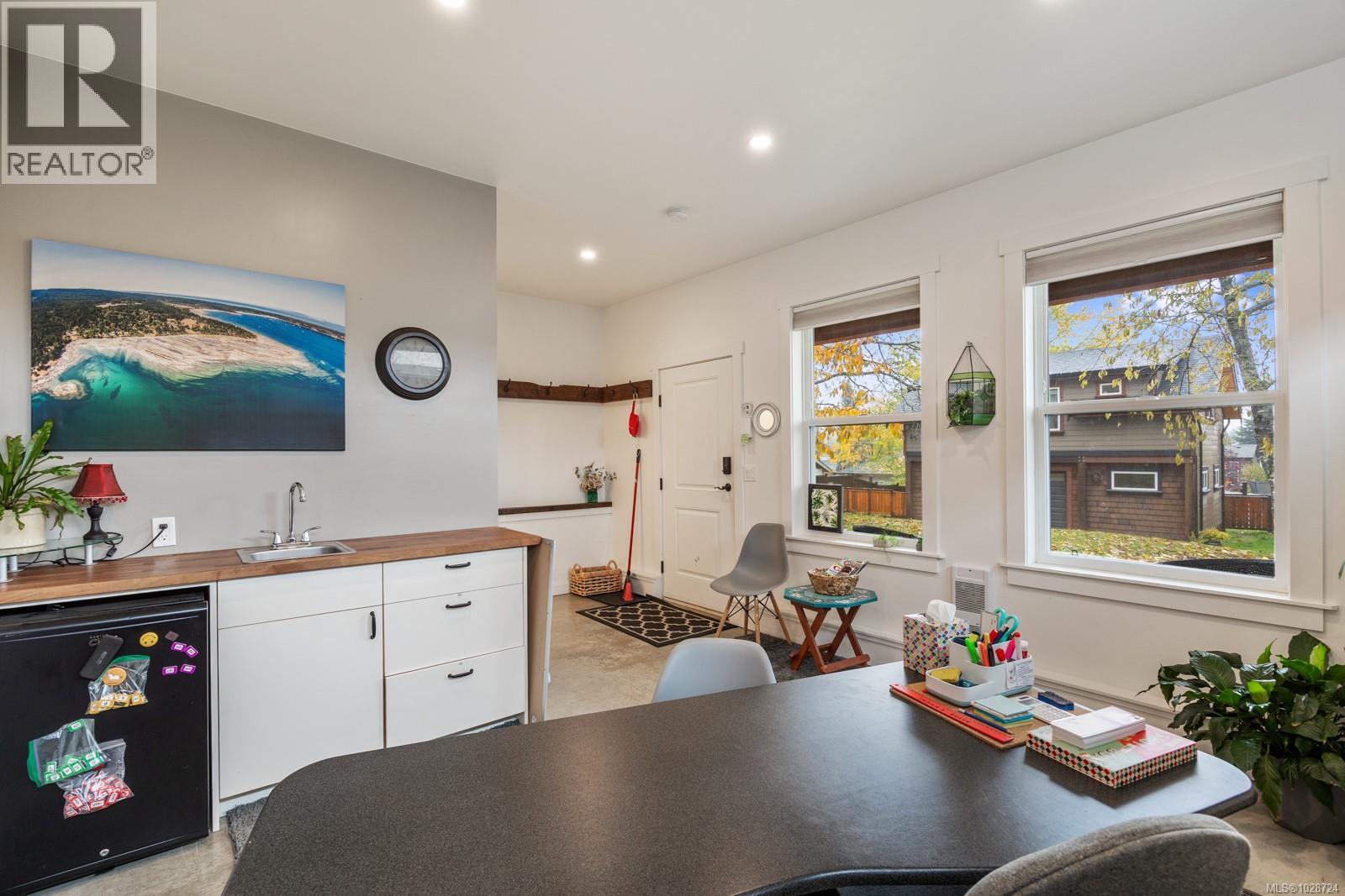 3328 Third St - 35
