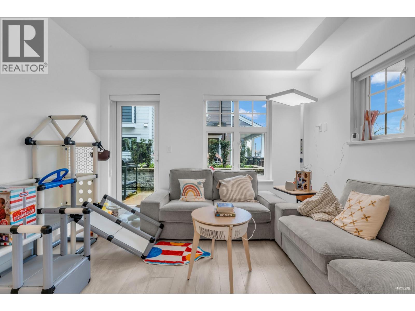 116 678 FAIRVIEW STREET, Coquitlam