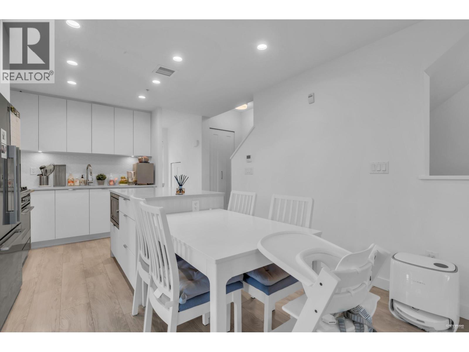 116 678 FAIRVIEW STREET, Coquitlam