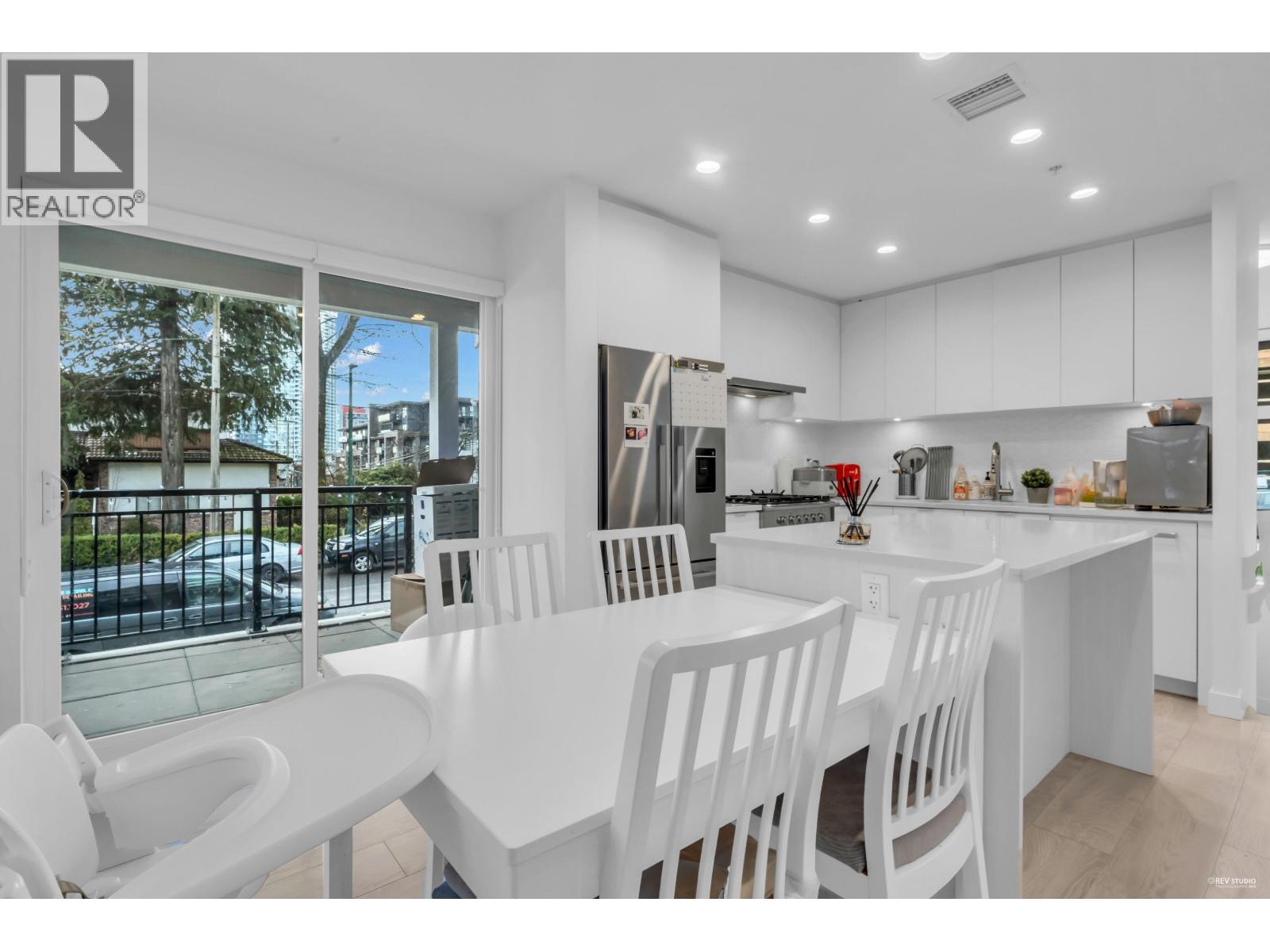 116 678 FAIRVIEW STREET, Coquitlam