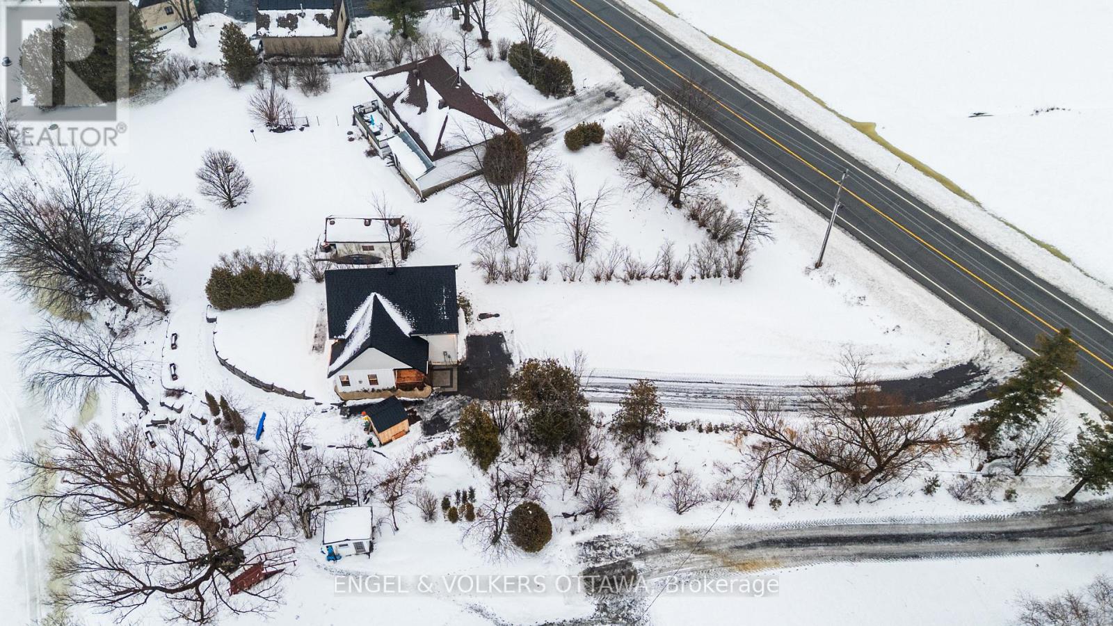 2882 BAY ROAD — photo 45