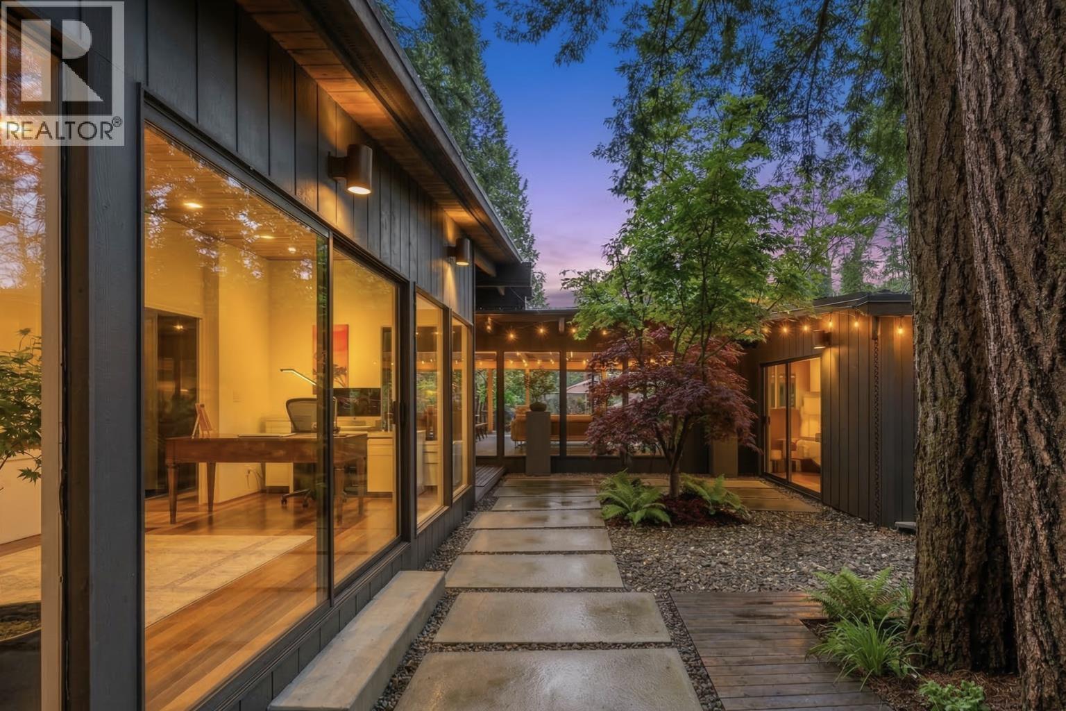 808 SEYMOUR BOULEVARD, North Vancouver