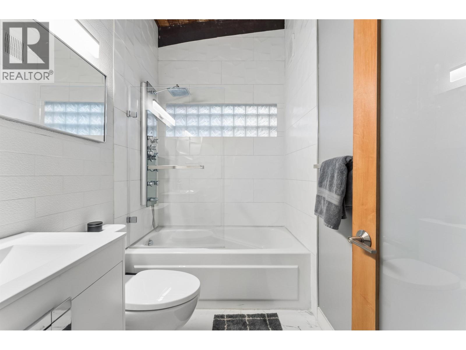 808 SEYMOUR BOULEVARD, North Vancouver