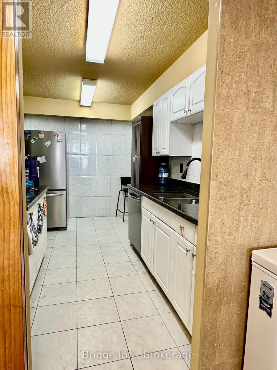 #405 10 TOBERMORY DRIVE - 9