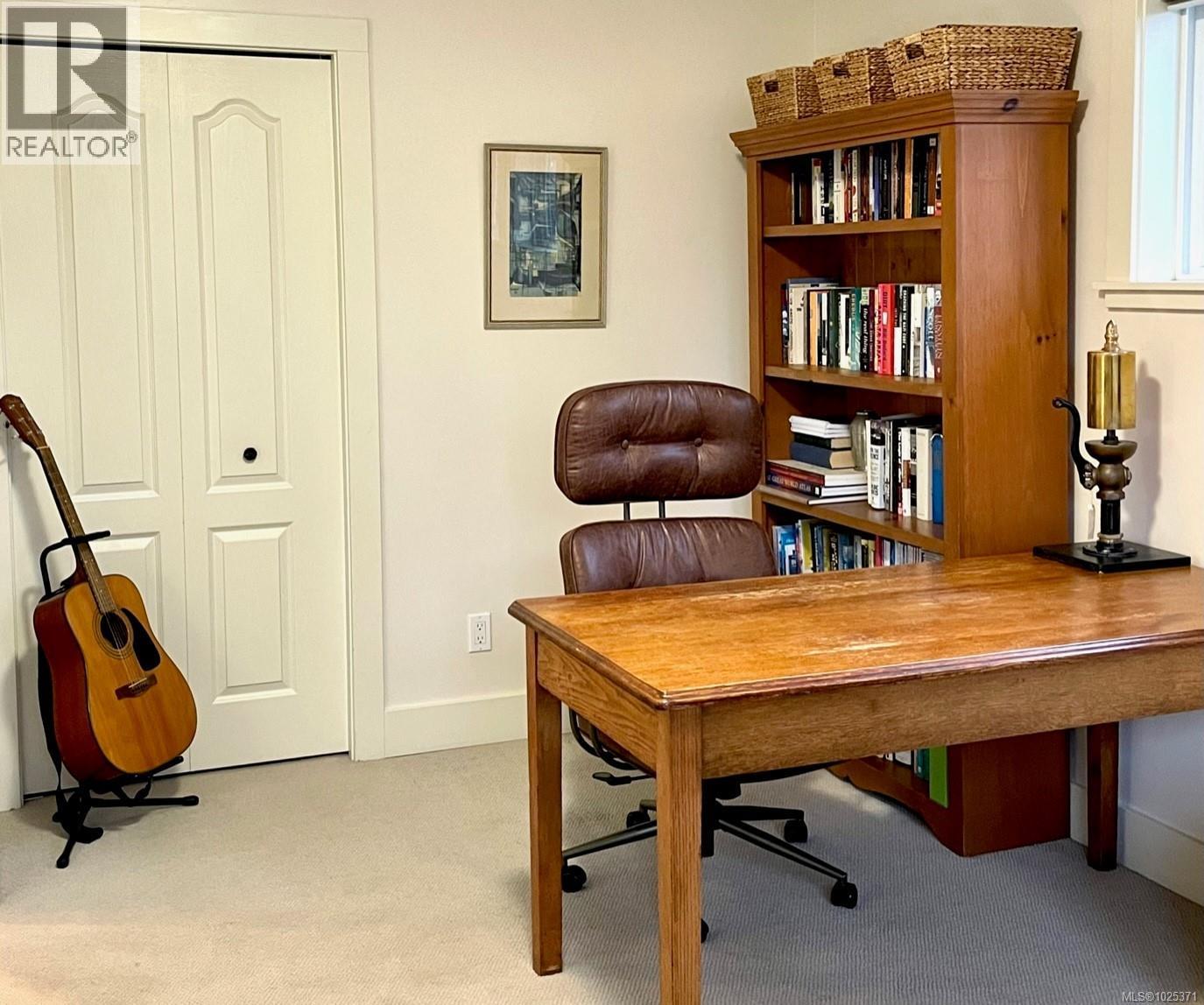 Single Family House for Sale in   Pipeline Rd Country Side Saanich 