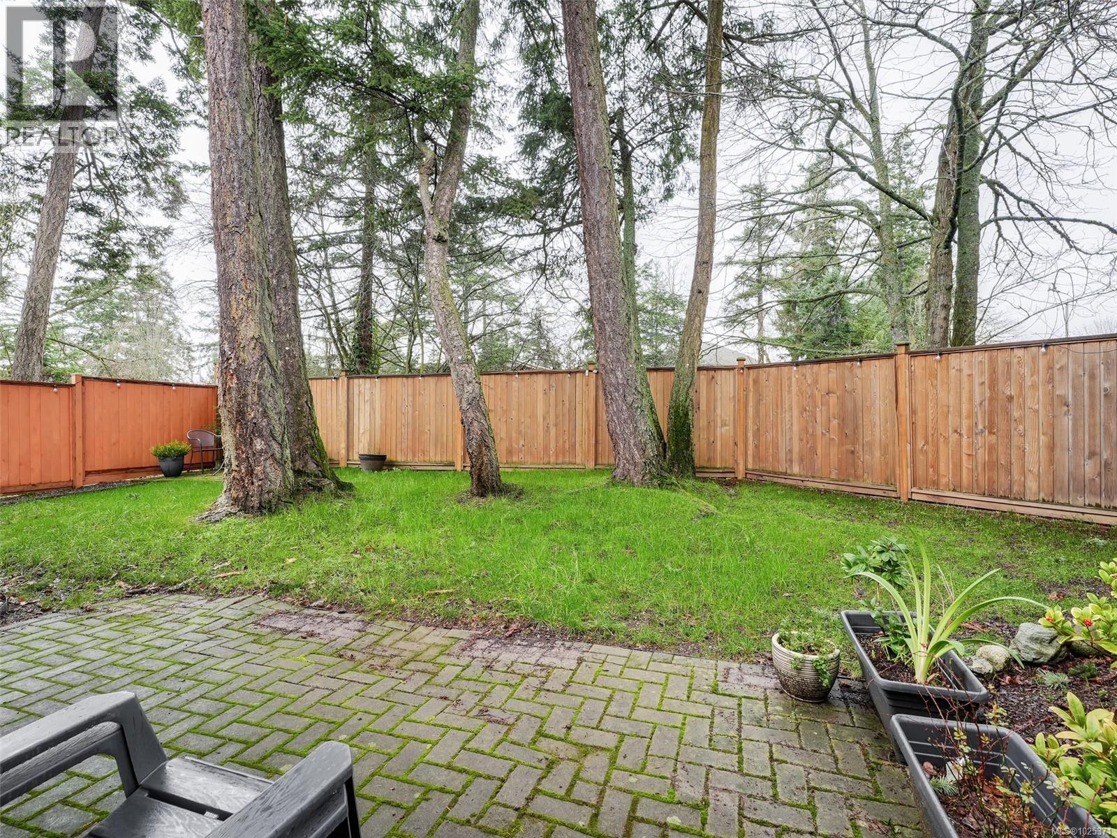 Single Family House for Sale in   Pipeline Rd Country Side Saanich 