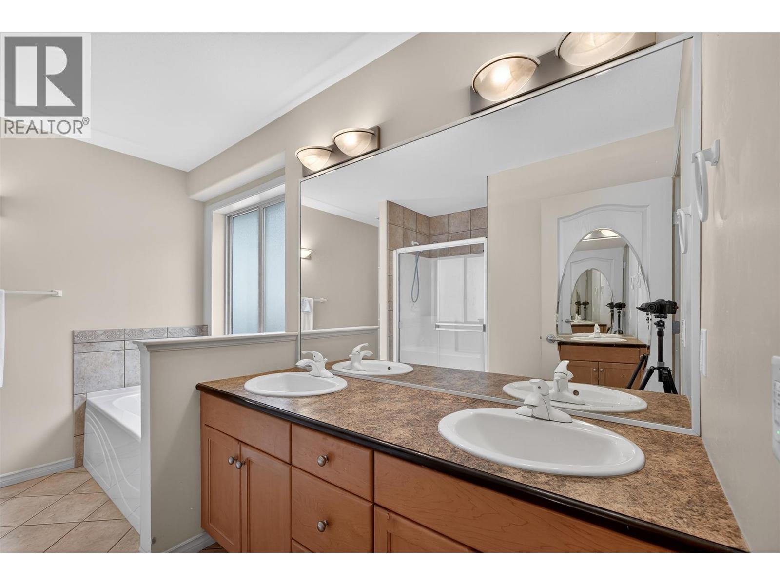 5038 South Ridge Drive, Kelowna