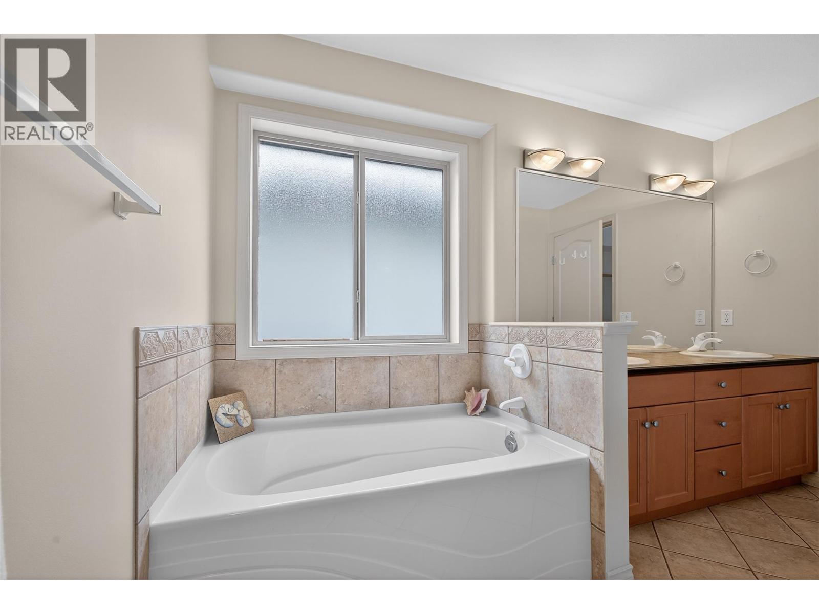 5038 South Ridge Drive, Kelowna