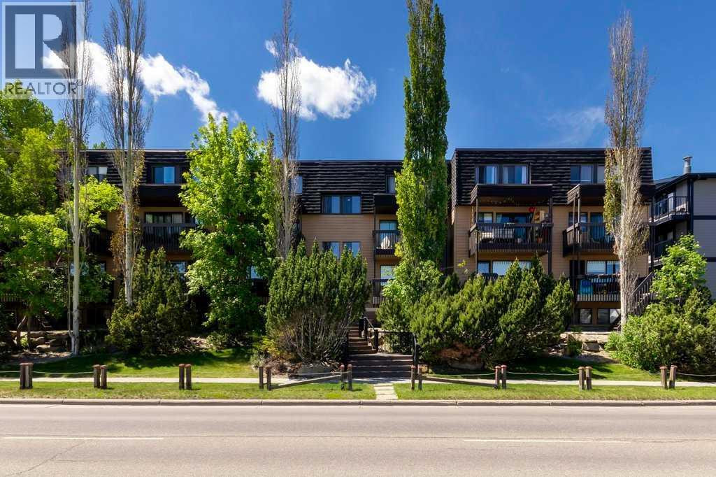 Single Family House Multi-level for Sale in    Street NW Varsity Calgary 