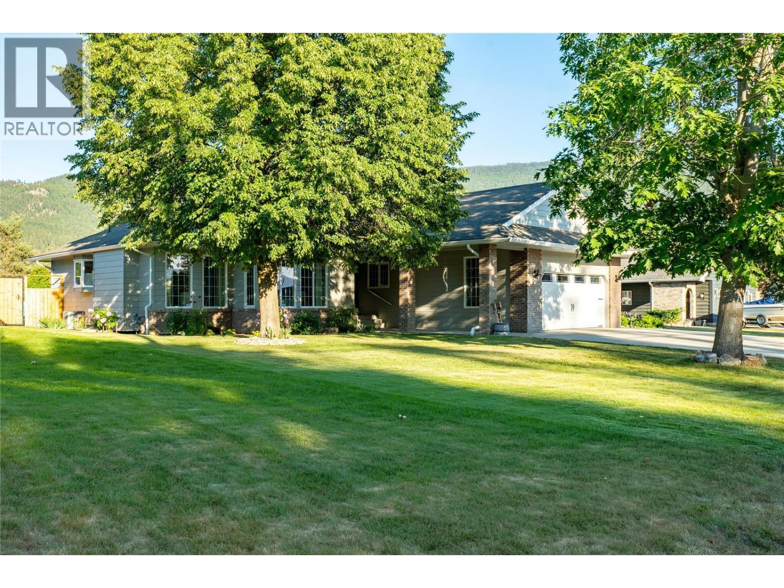 2220 Okanagan Street, Armstrong