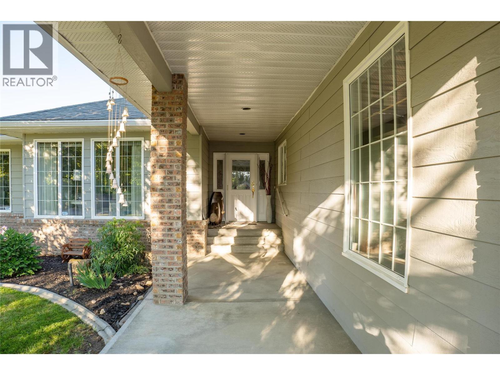 2220 Okanagan Street, Armstrong