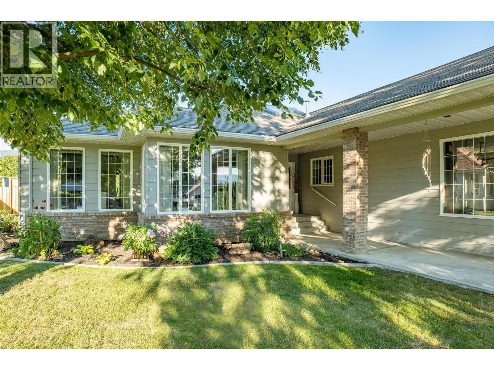 2220 Okanagan Street, Armstrong