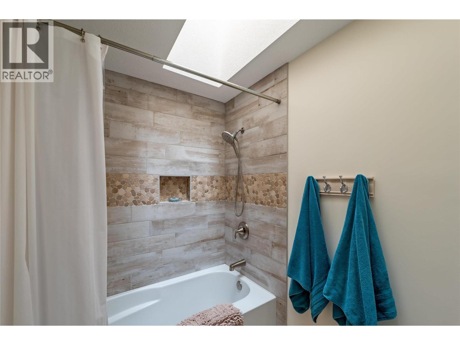 2220 Okanagan Street, Armstrong