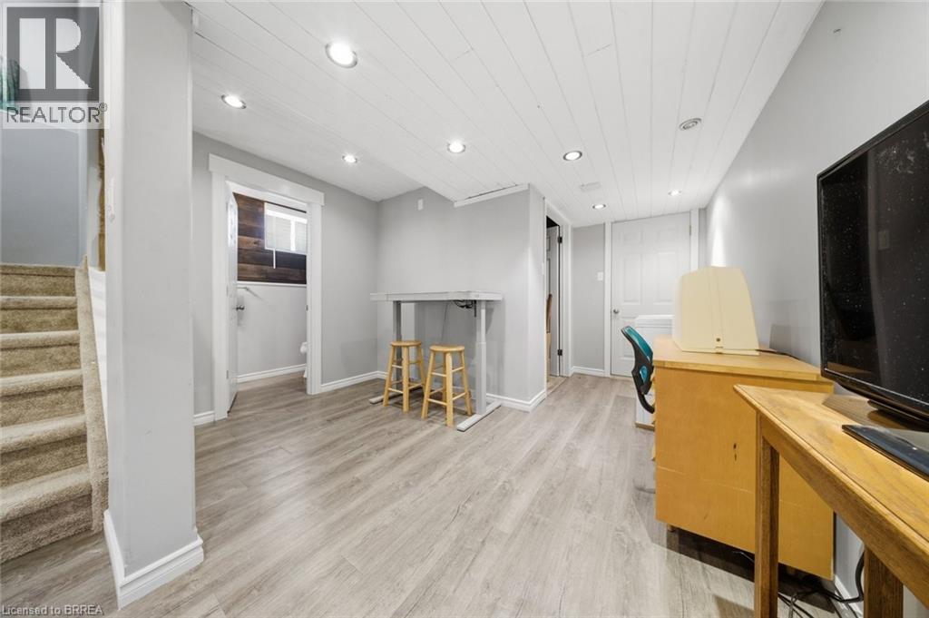 40 MISSION Road - 25
