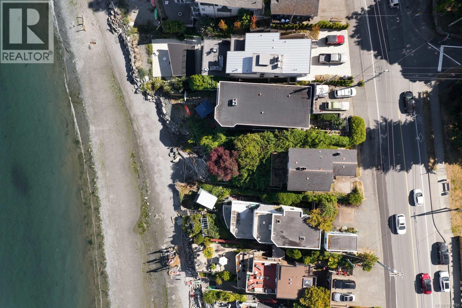 5015 Cordova Bay Rd - 15