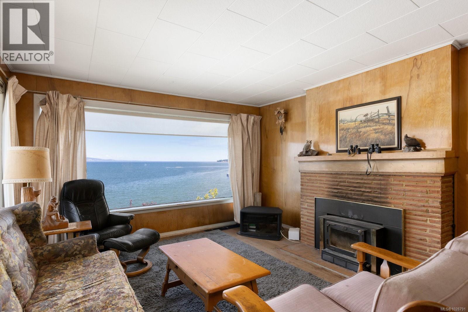5015 CORDOVA BAY RD - 4