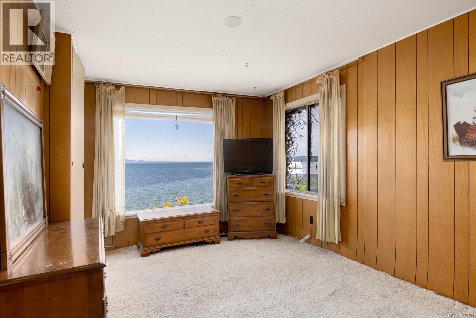 5015 Cordova Bay Rd - 8