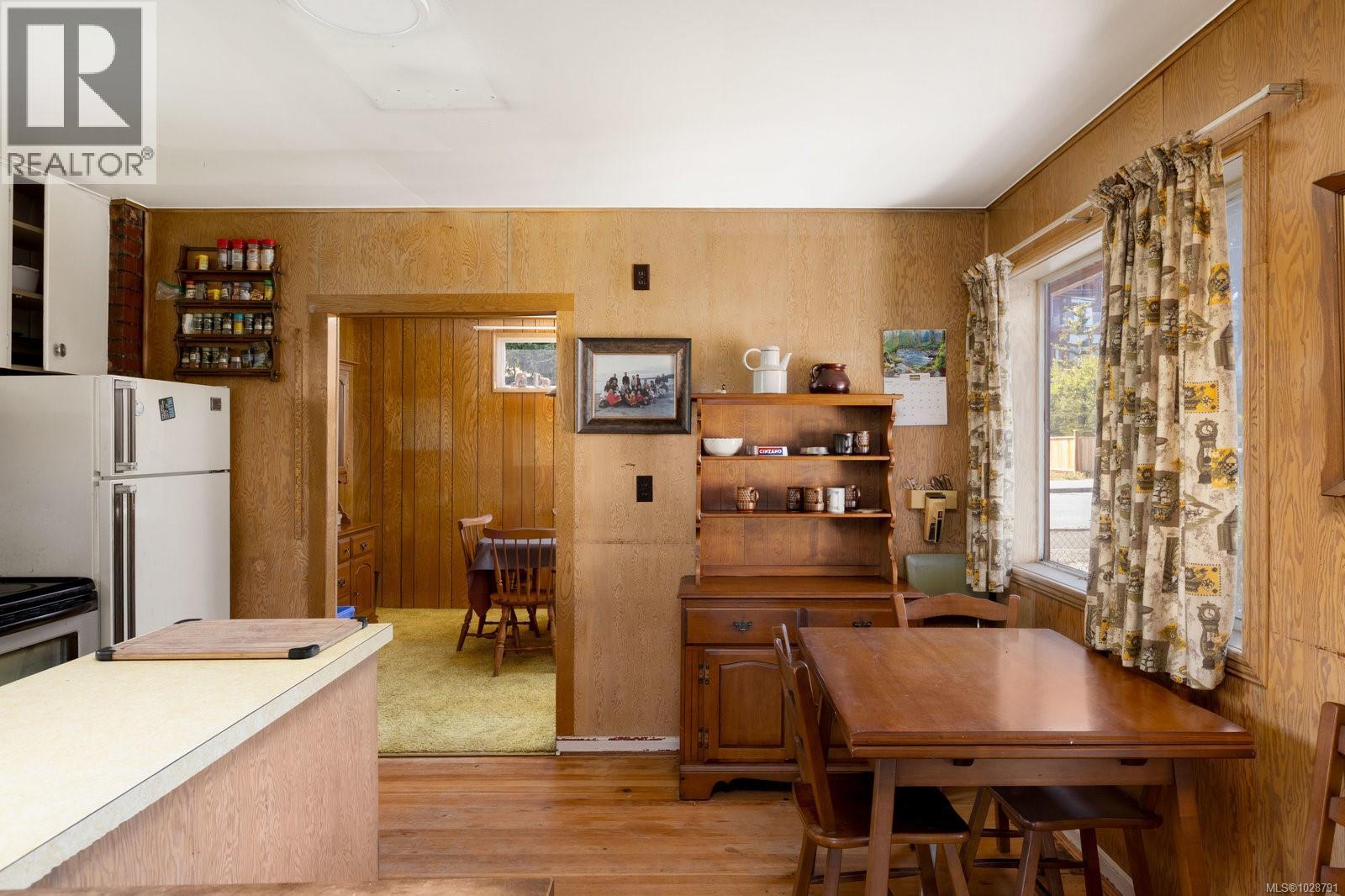 5015 CORDOVA BAY RD - 9