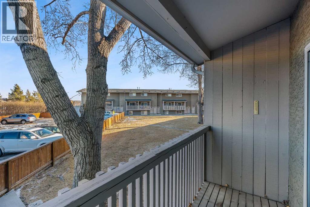 Single Family House for Sale in    Avenue NW Bowness Calgary 
