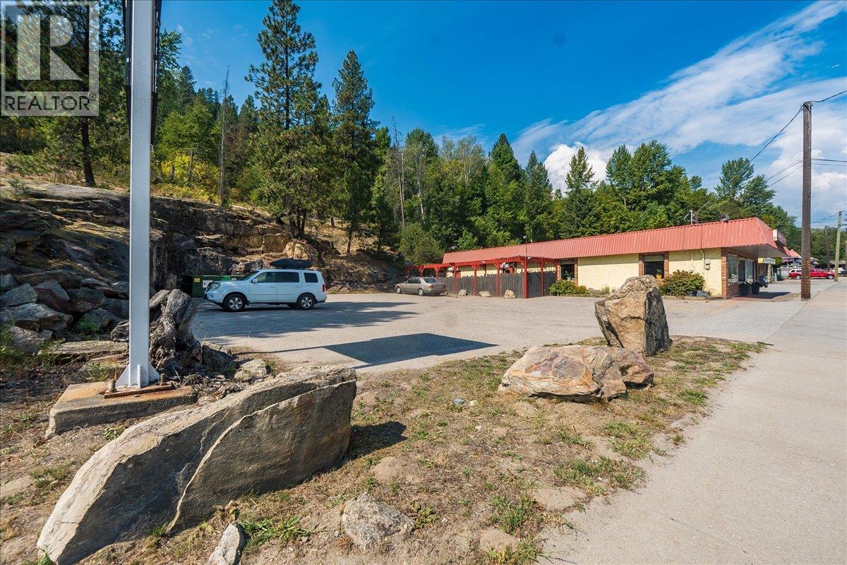  Columbia Avenue, Castlegar