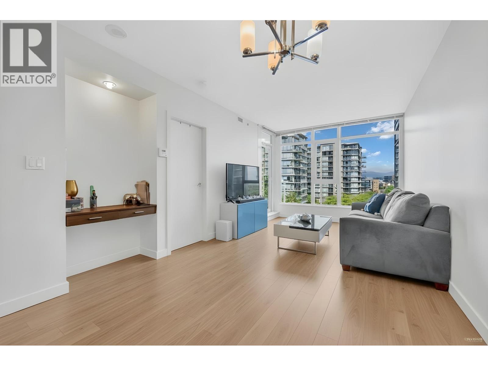 1009 7373 WESTMINSTER Highway - main photo