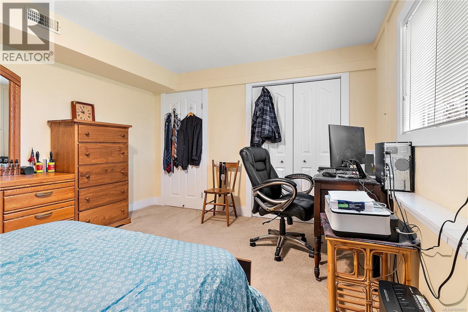 2009 STELLY'S CROSS RD - 24