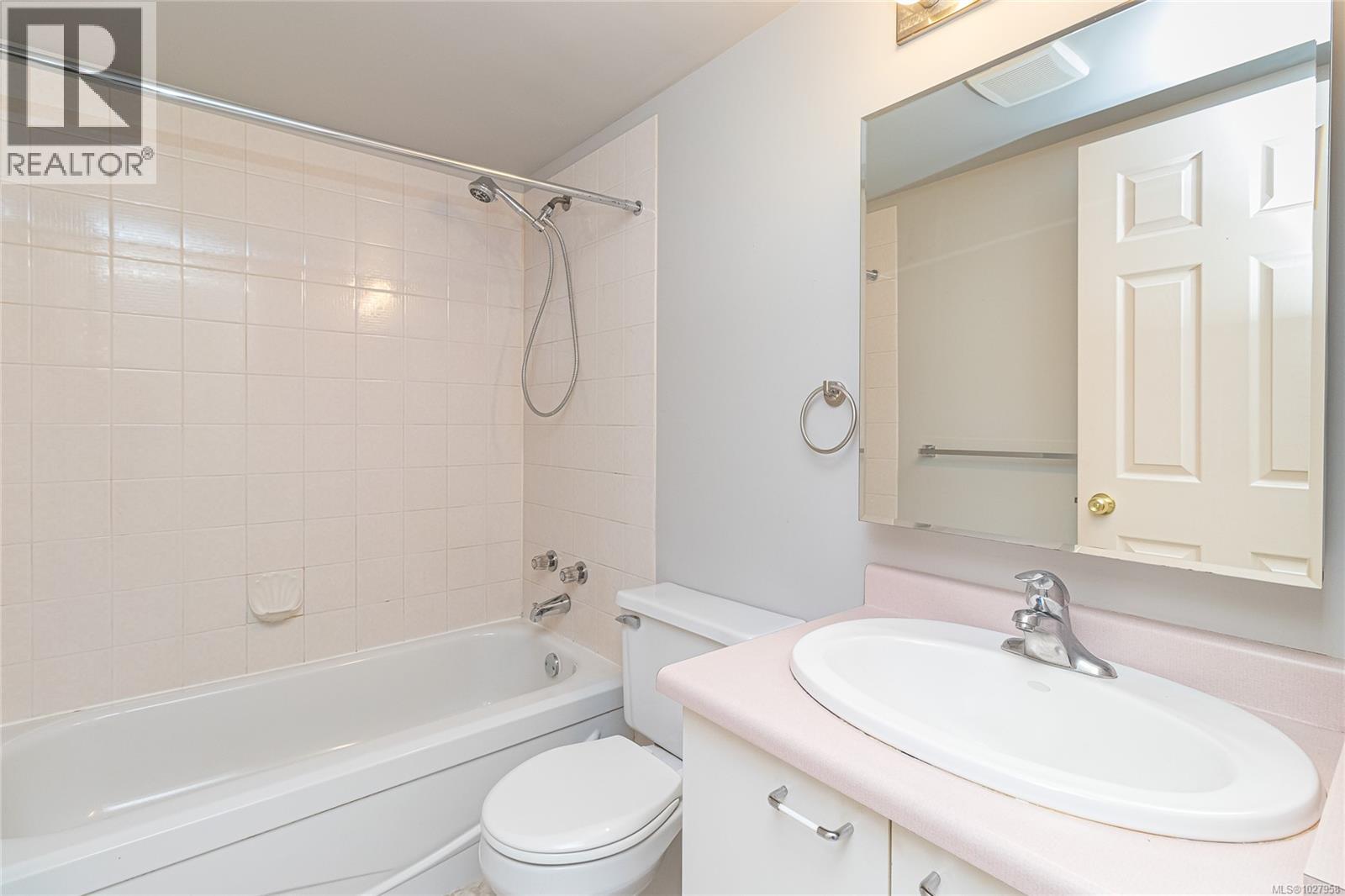 201 1270 Johnson St, Victoria