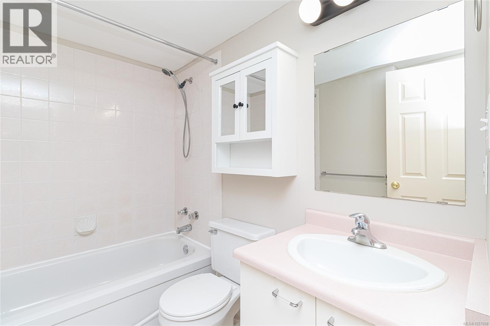 201 1270 Johnson St, Victoria