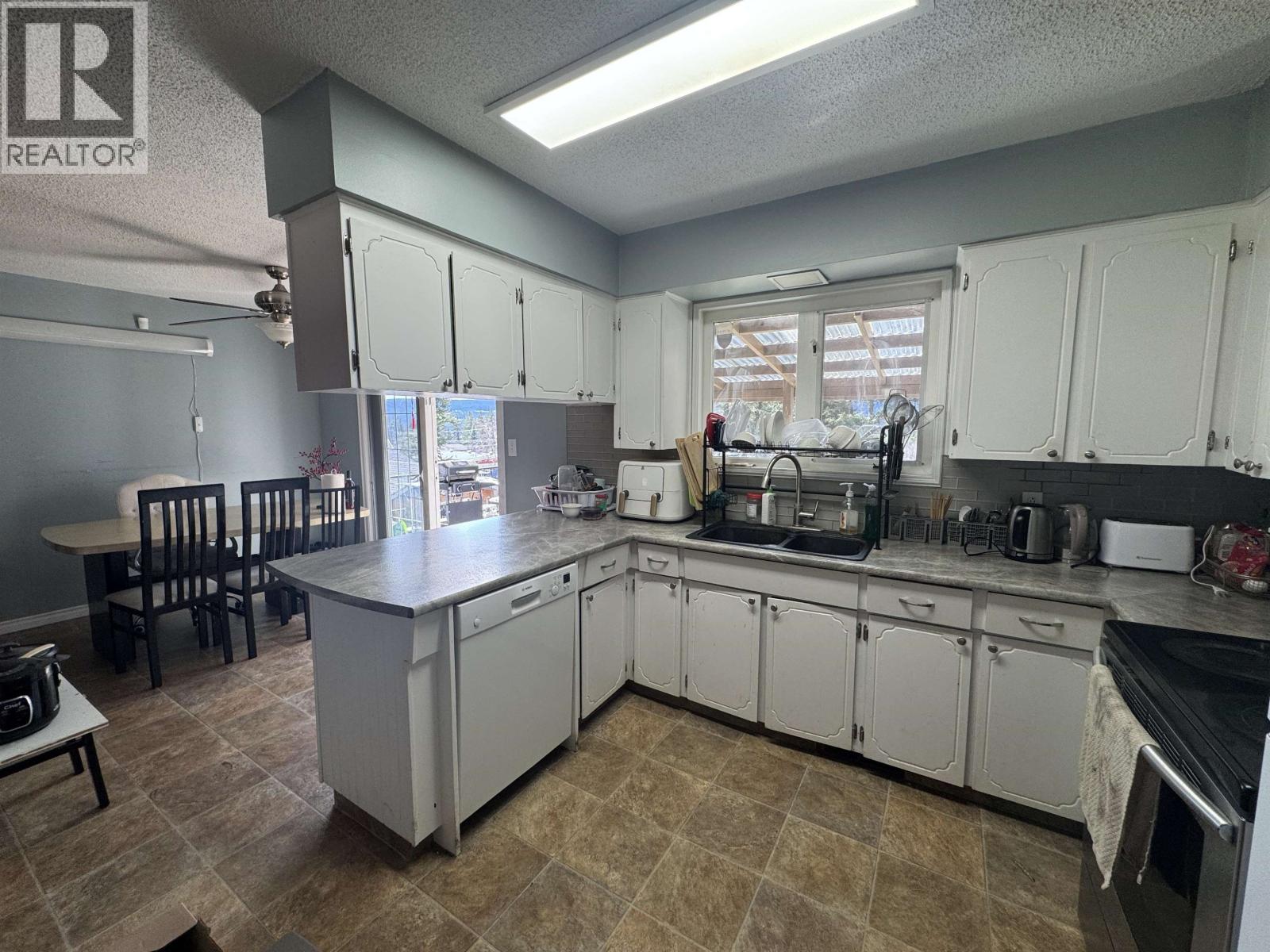 1235 CLARKE AVENUE - 6