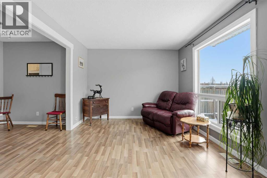 Single Family House for Sale in   Pensacola Crescent SE Penbrooke Meadows Calgary 