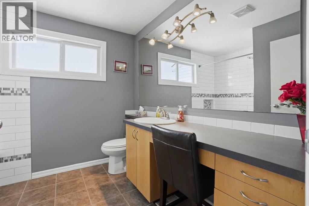 Single Family House for Sale in   Pensacola Crescent SE Penbrooke Meadows Calgary 