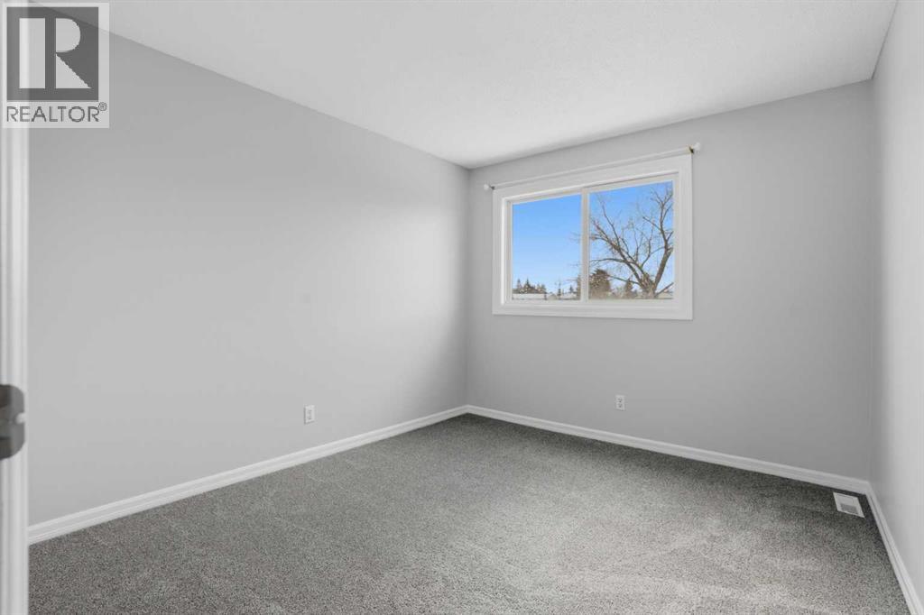 Single Family House for Sale in   Pensacola Crescent SE Penbrooke Meadows Calgary 