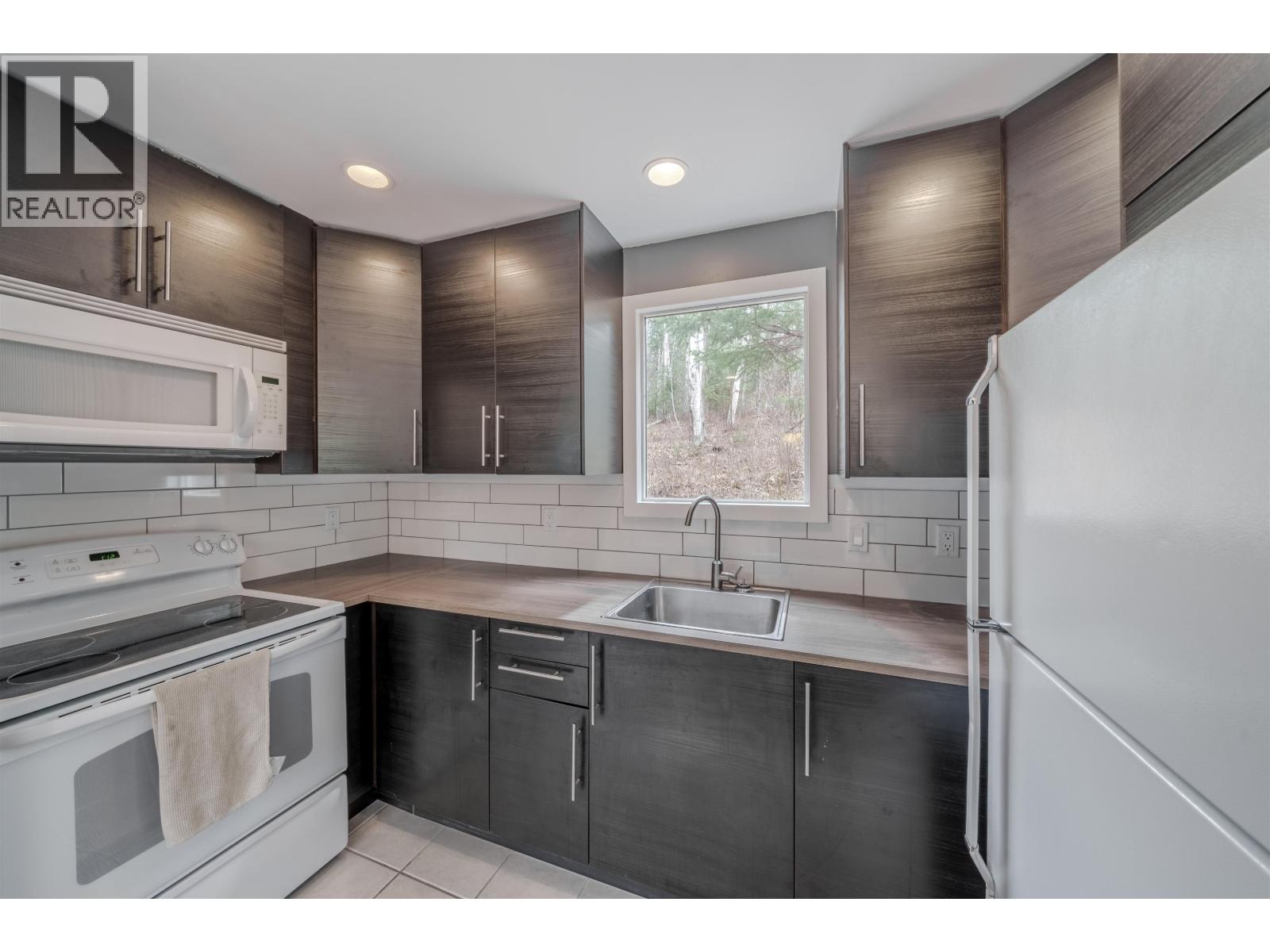 3595 CANDLE DRIVE, Canim Lake