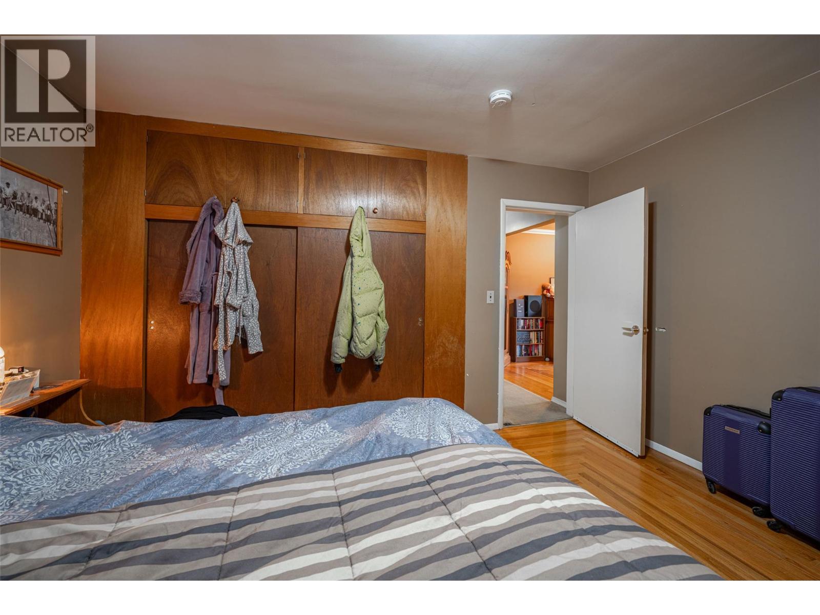  10003 6 Highway, Vernon