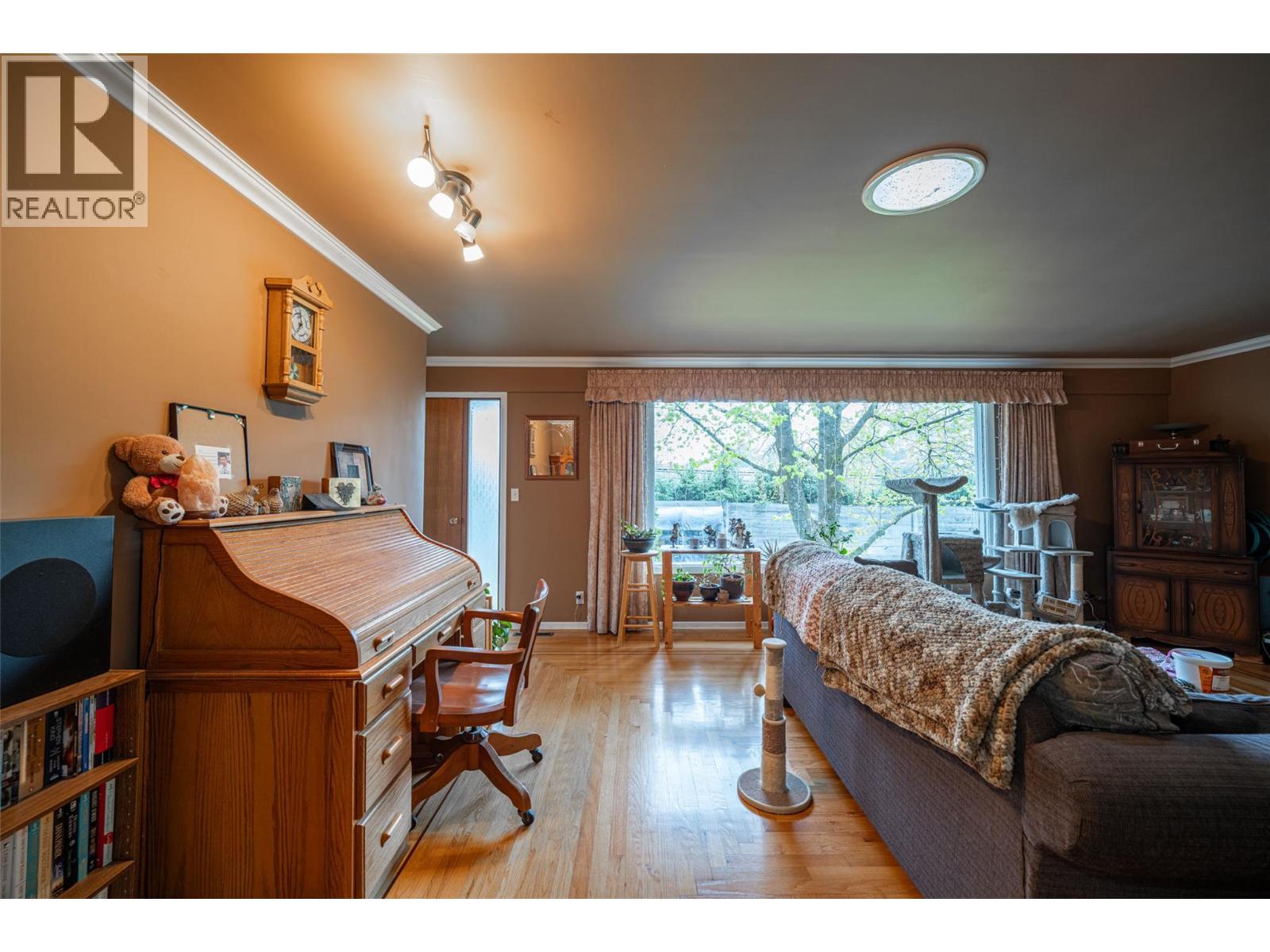  10003 6 Highway, Vernon