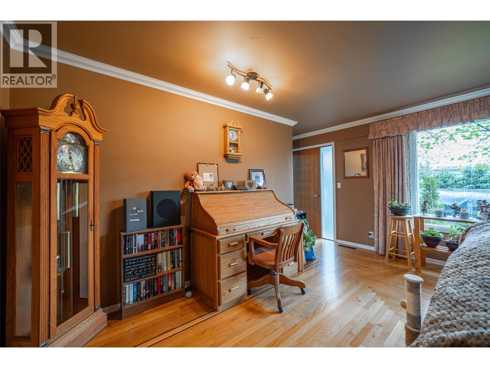  10003 6 Highway, Vernon