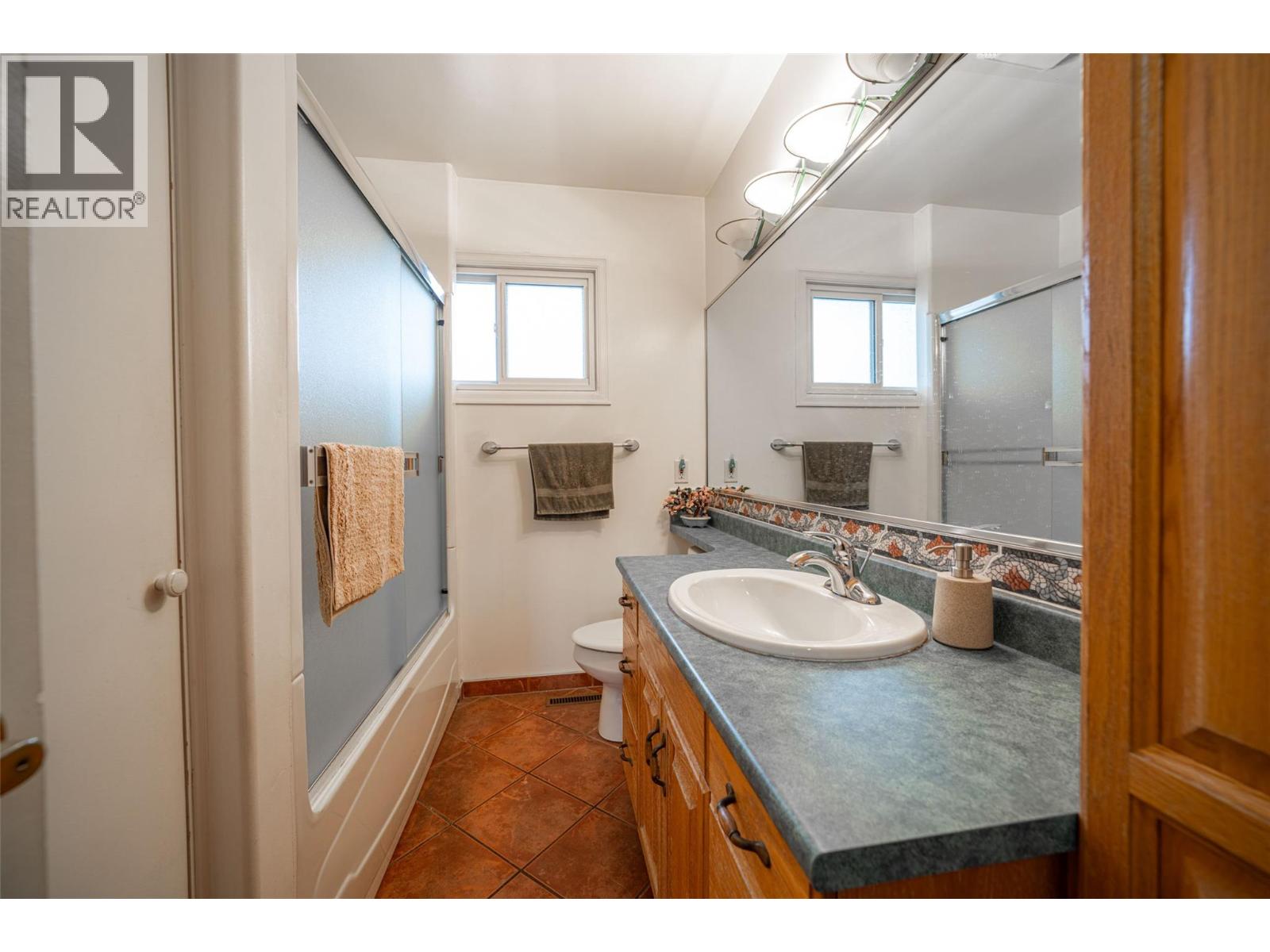  10003 6 Highway, Vernon