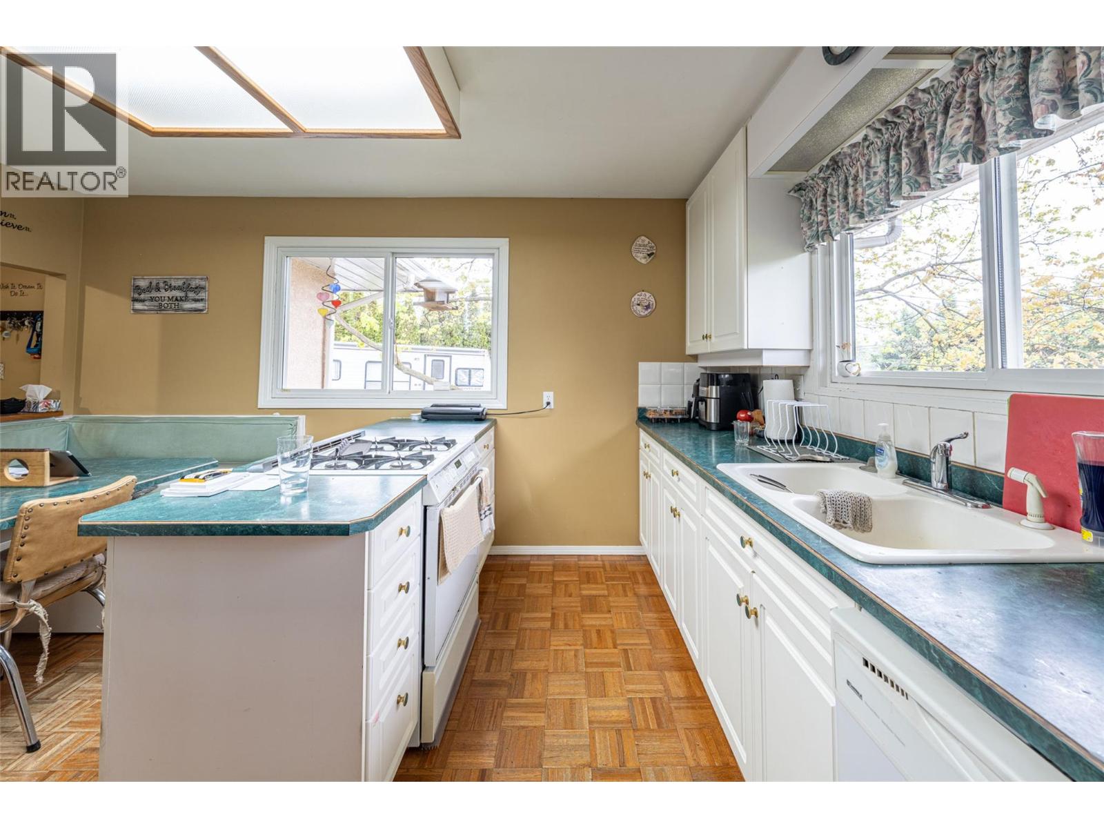  10003 6 Highway, Vernon