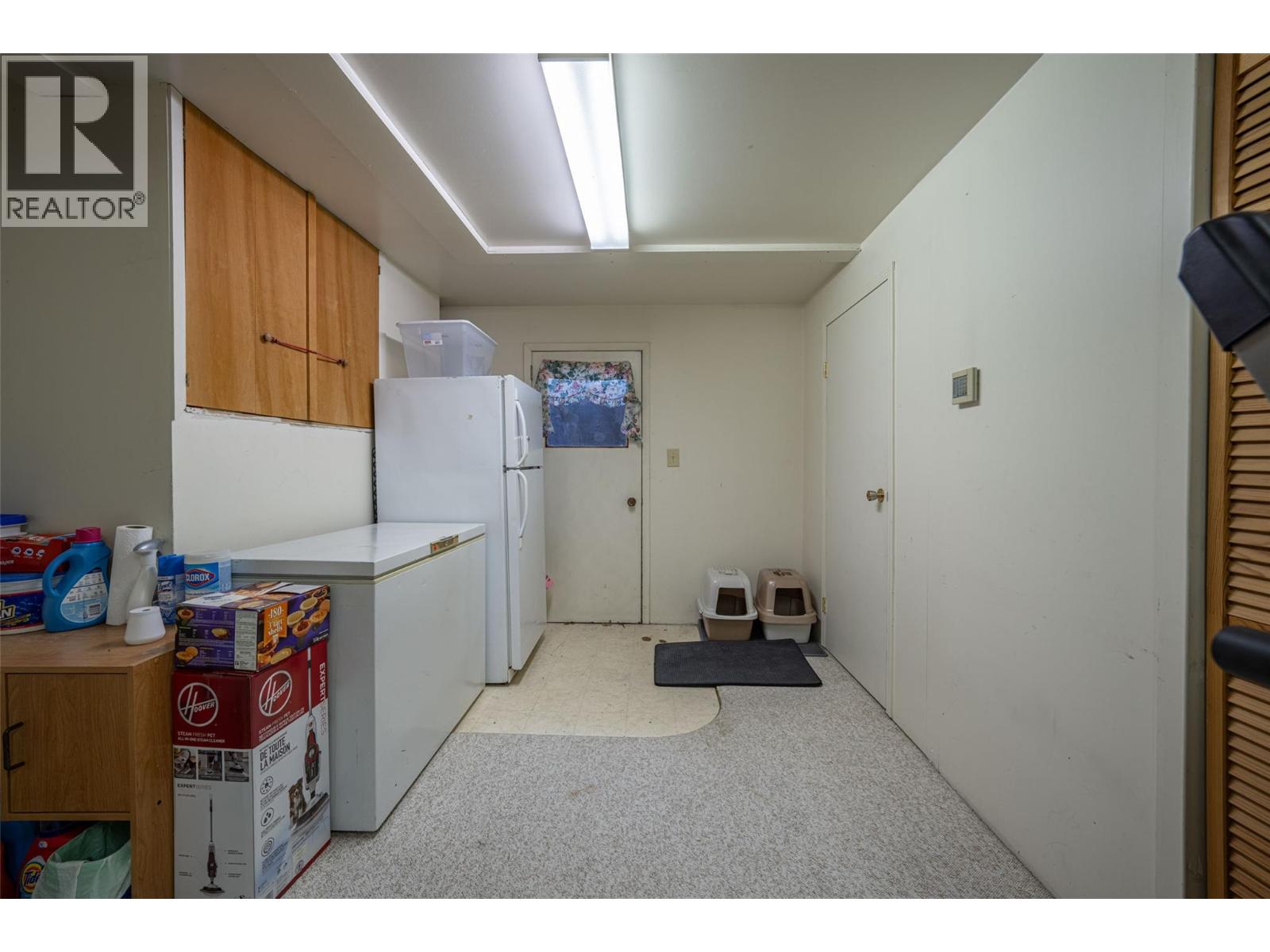  10003 6 Highway, Vernon